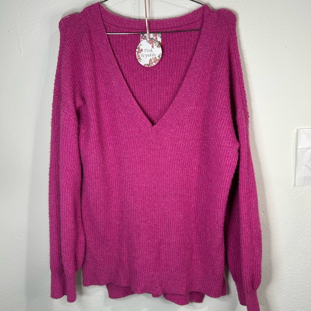 Pink Republic Women’s V-Neck Knit Sweater Medium Magenta Long Sleeve NWT